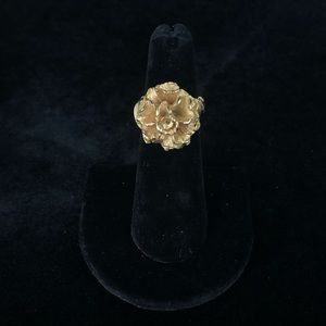 Gold tone nugget flower ring